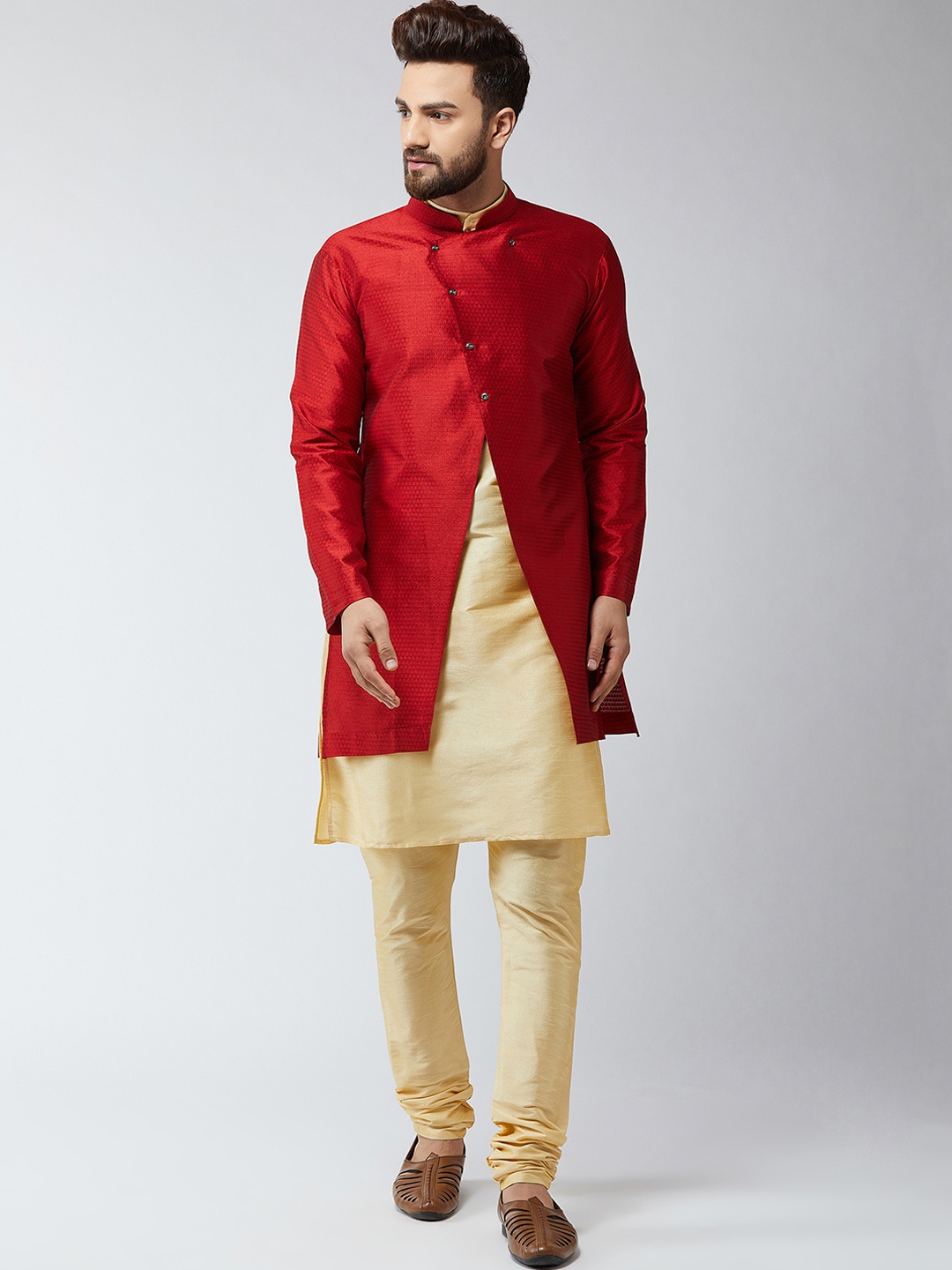 

SOJANYA Men Gold-Toned & Maroon Self-Design Sherwani Set