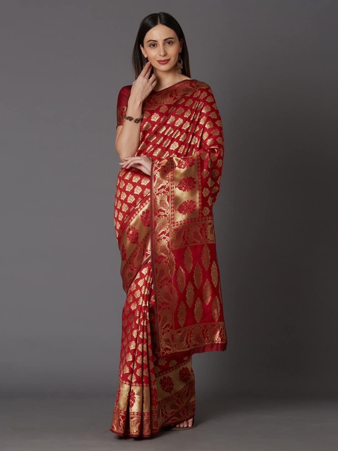 

Mitera Maroon & Gold-Toned Silk Blend Woven Design Kanjeevaram Saree