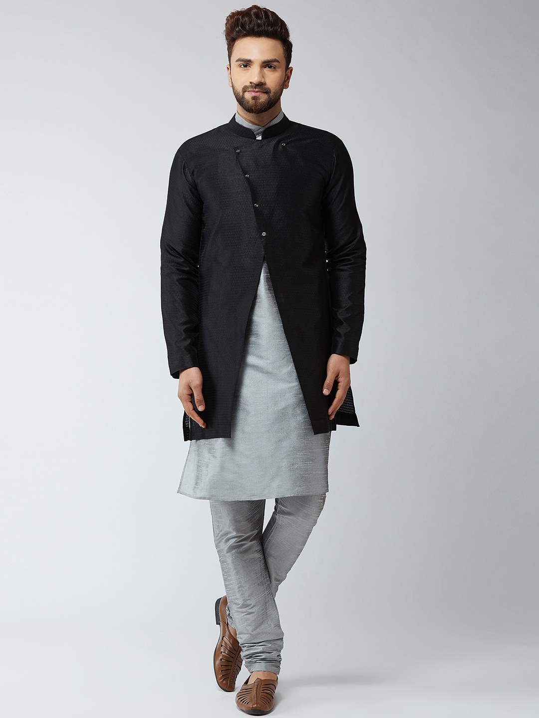 SOJANYA Men Grey & Black Self-Design Sherwani Set
