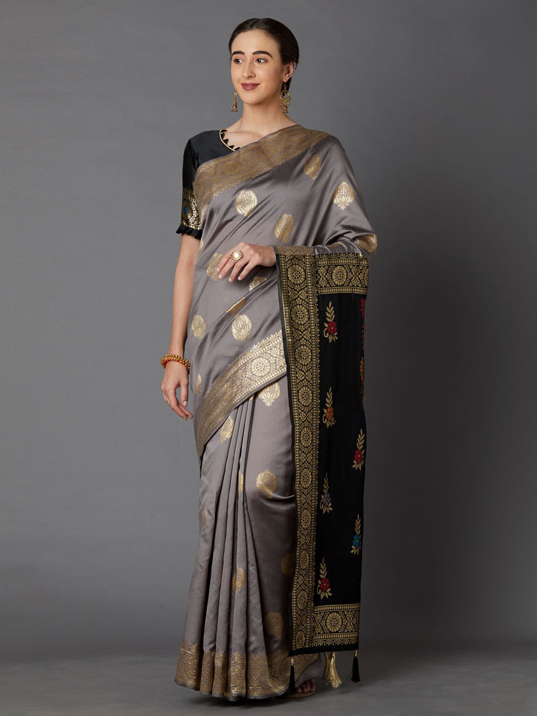 

Mitera Grey & Gold-Coloured Silk Blend Woven Design Kanjeevaram Saree