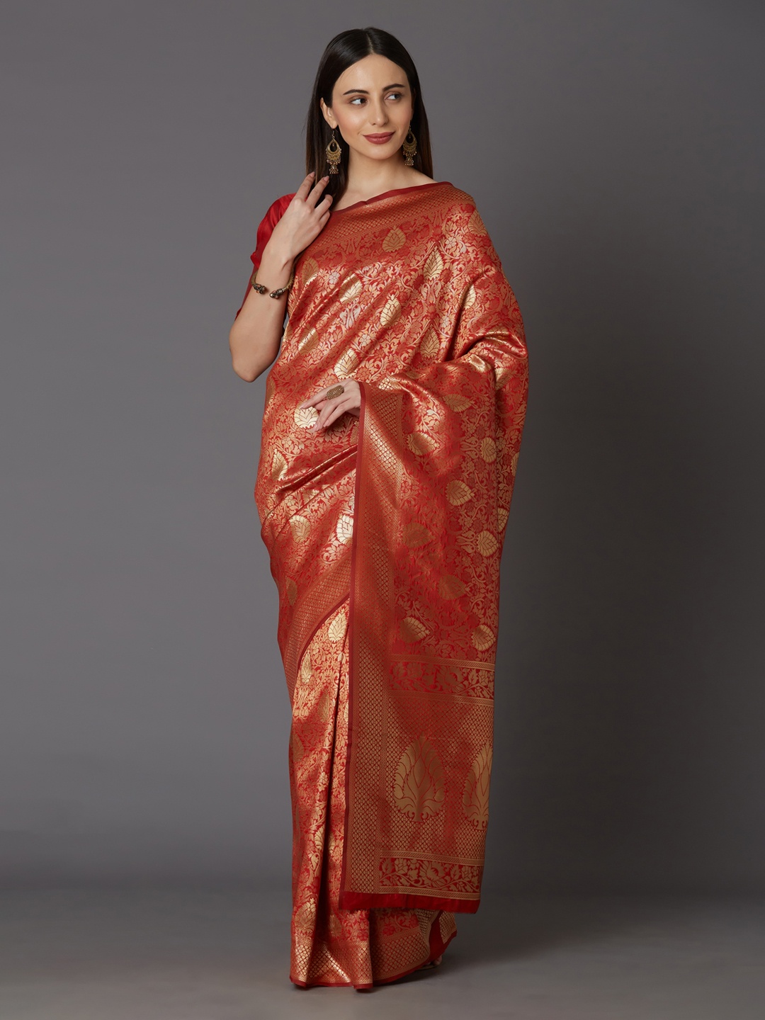 

Mitera Red & Gold-Toned Silk Blend Woven Design Kanjeevaram Saree