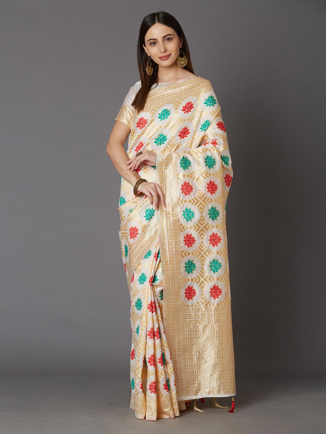 

Mitera Cream-Coloured & Gold-Toned Silk Blend Woven Design Kanjeevaram Saree