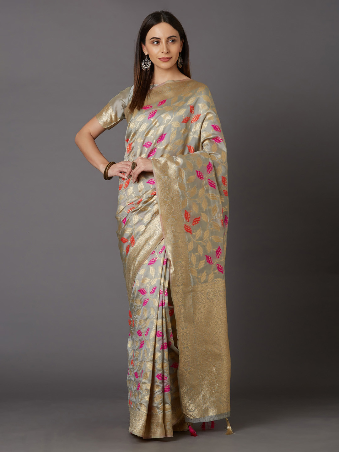 

Mitera Grey & Gold-Coloured Silk Blend Woven Design Kanjeevaram Saree