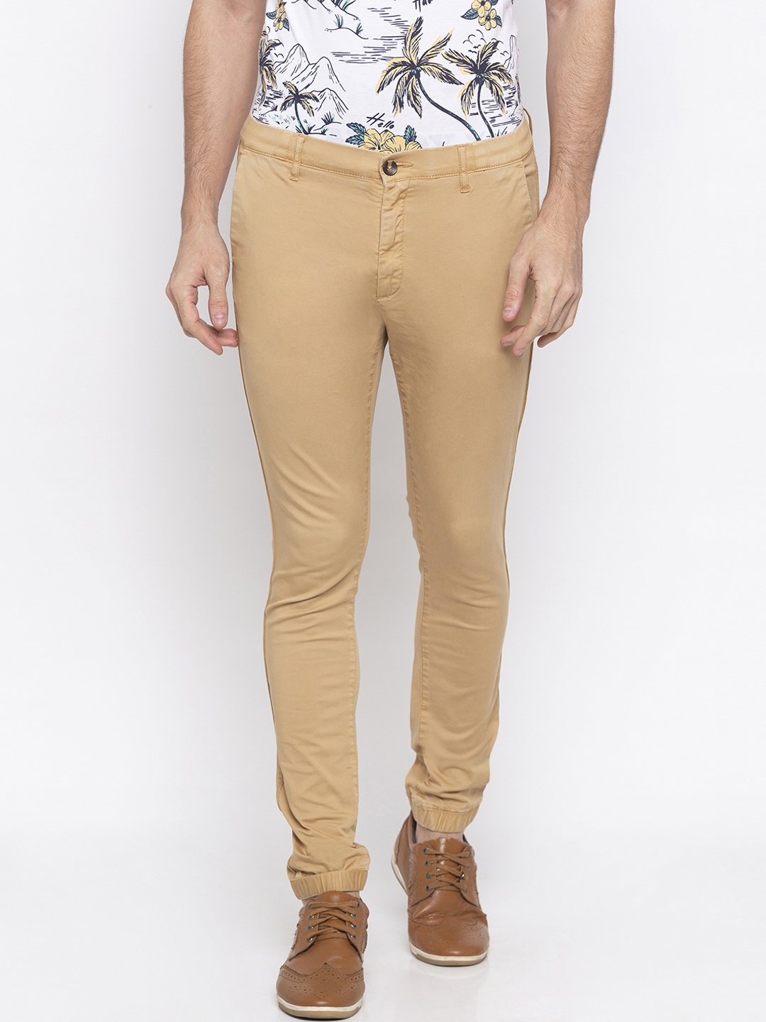 

SPYKAR Men Beige Slim Fit Solid Regular Trousers