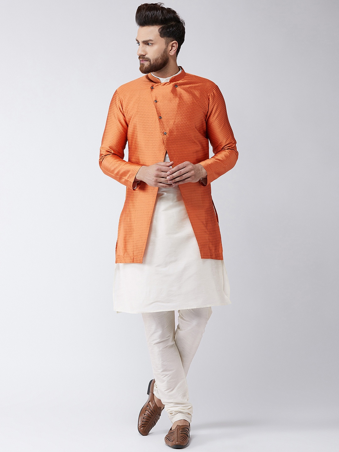 

SOJANYA Men Off White & Peach Self Design Sherwani Set