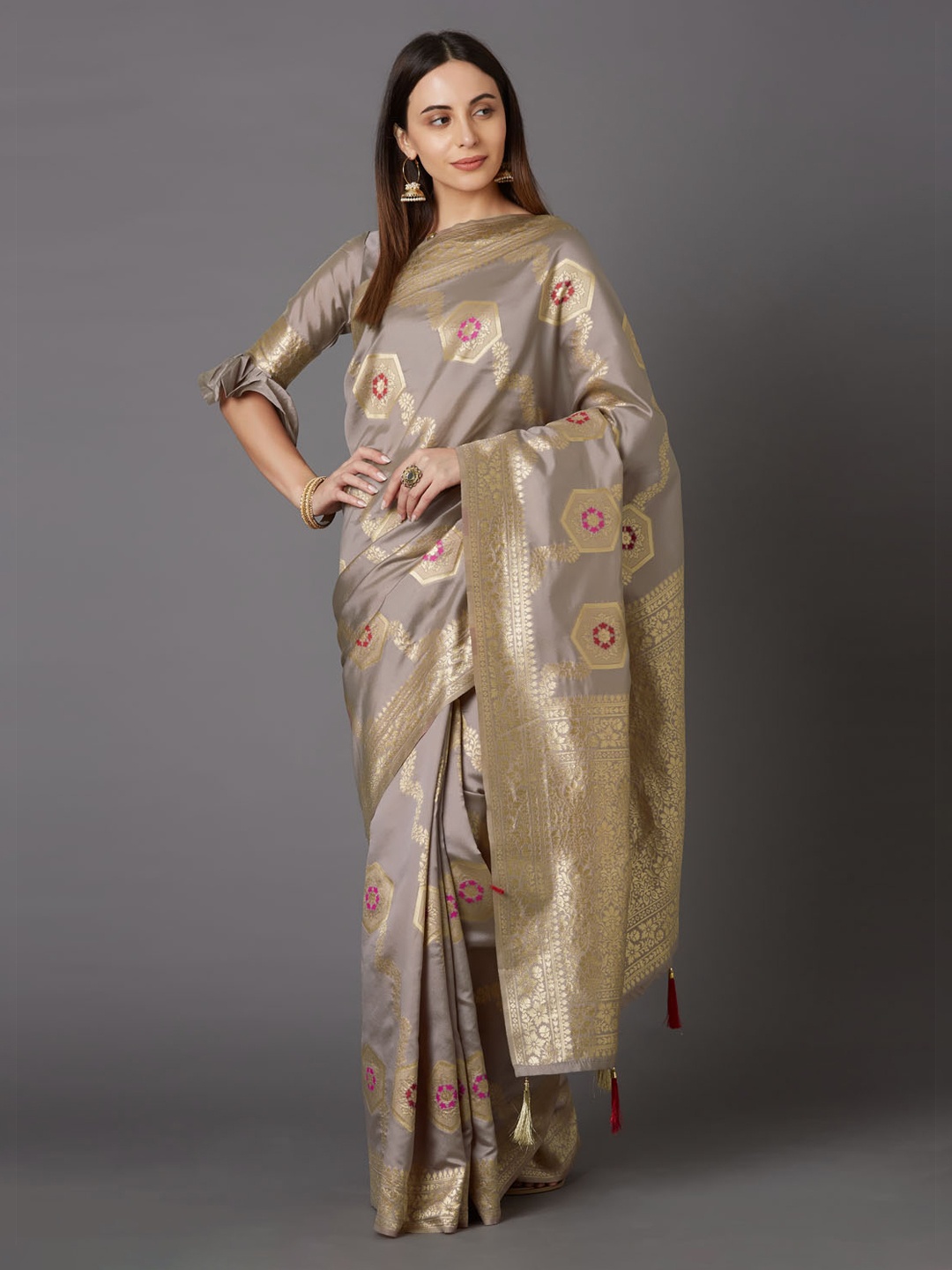 

Mitera Grey & Gold-Coloured Silk Blend Woven Design Kanjeevaram Saree