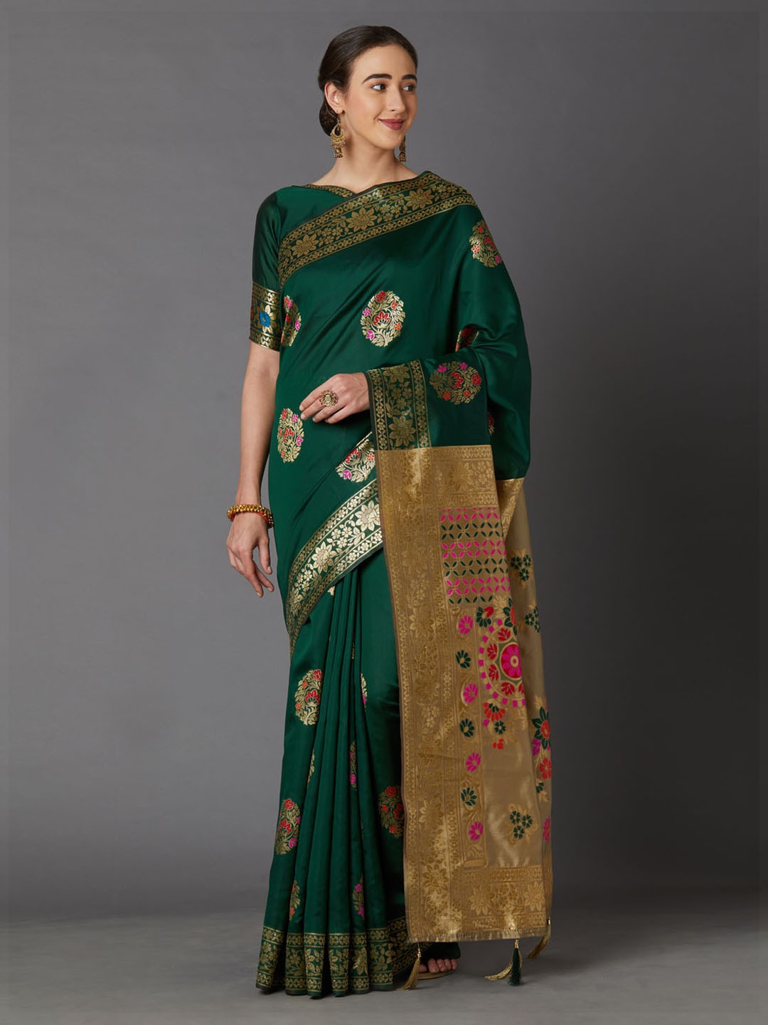 

Mitera Green & Gold-Coloured Silk Blend Woven Design Kanjeevaram Saree