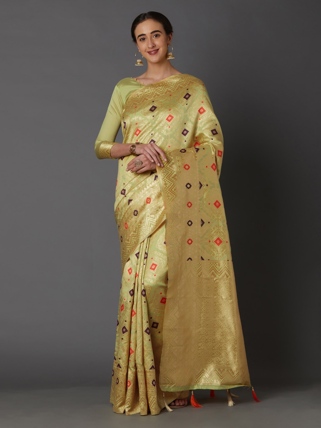 

Mitera Green & Gold-Coloured Silk Blend Woven Design Kanjeevaram Saree
