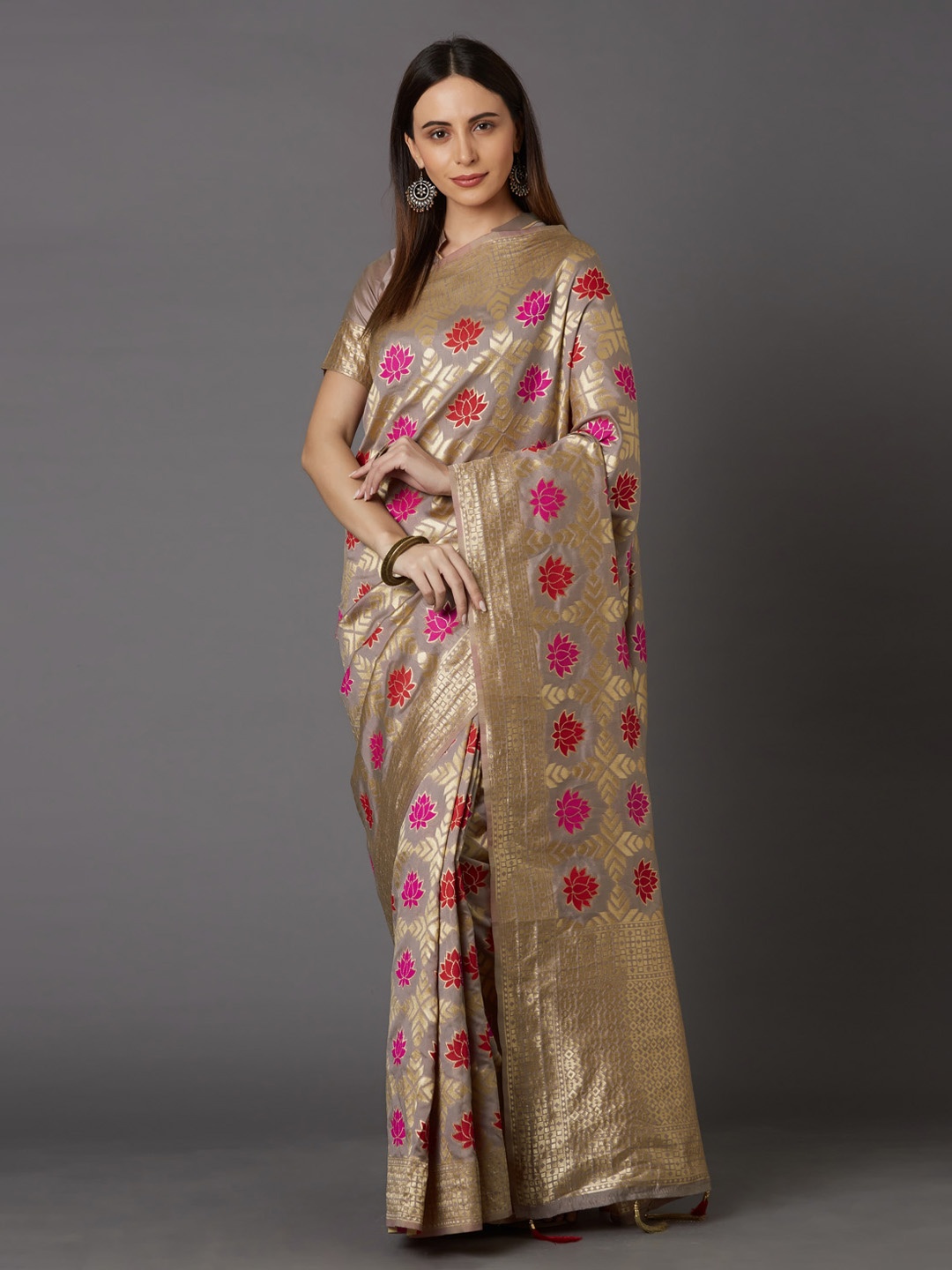 

Mitera Beige & Gold-Coloured Silk Blend Woven Design Kanjeevaram Saree