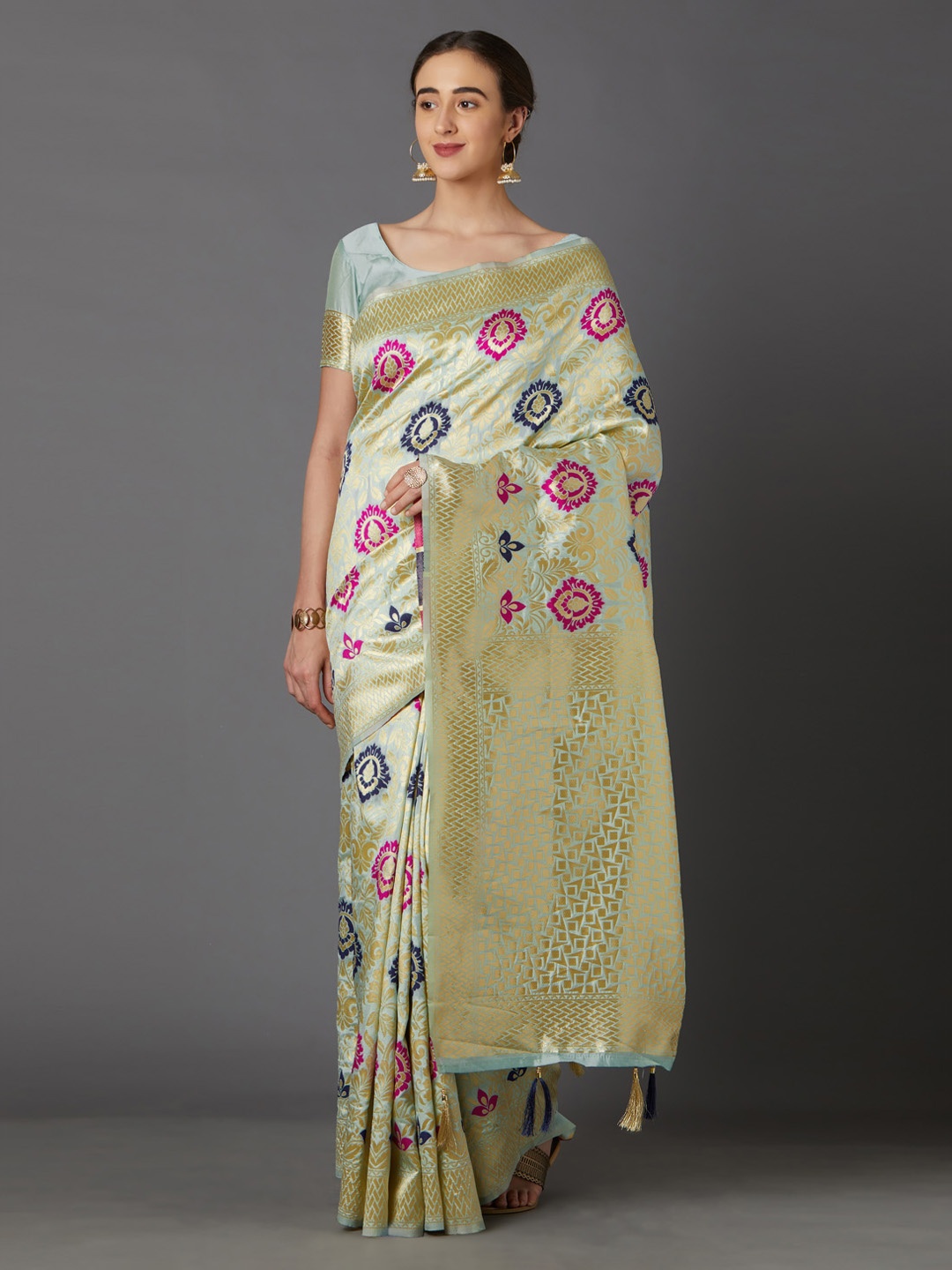 

Mitera Grey & Gold-Coloured Silk Blend Woven Design Kanjeevaram Saree