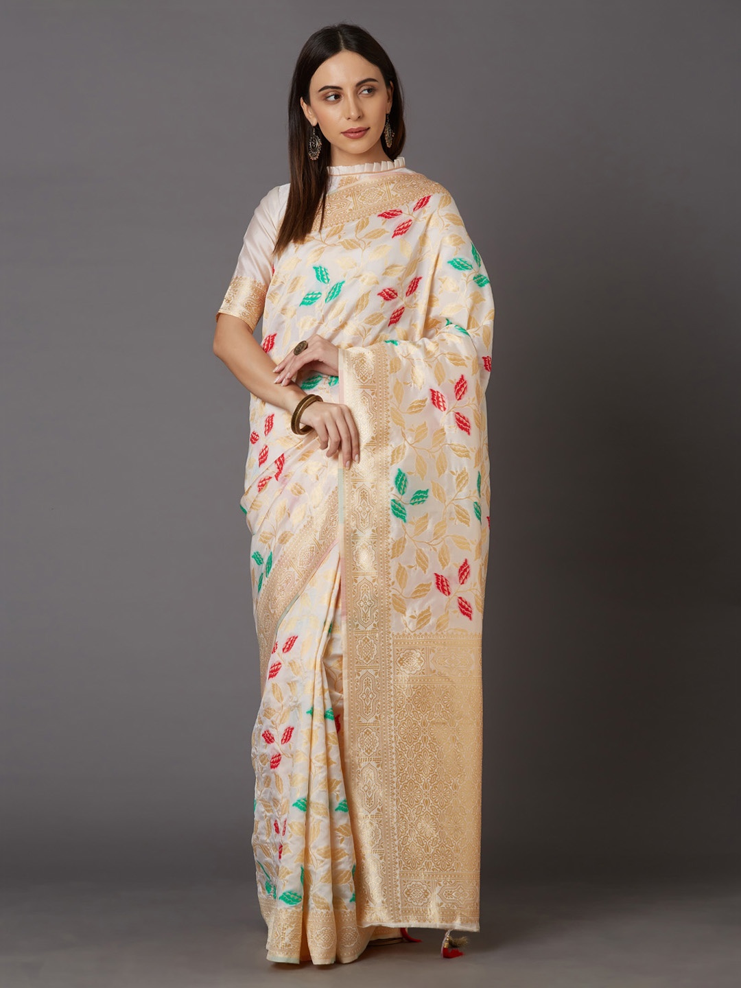 

Mitera Off-White & Gold-Coloured Silk Blend Woven Design Kanjeevaram Saree
