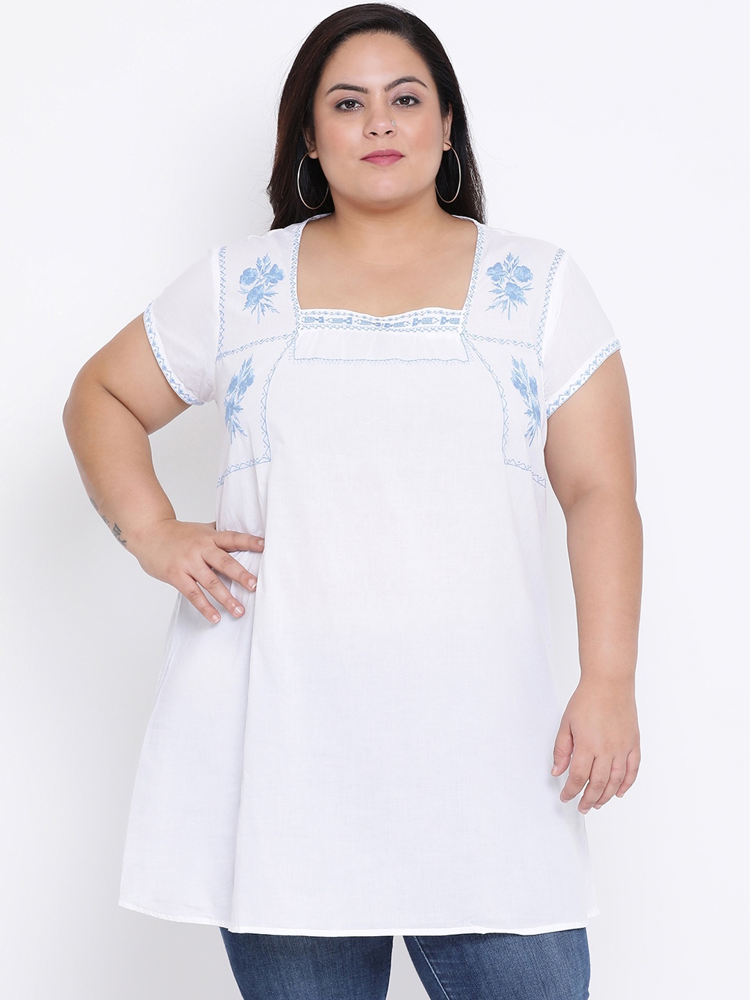 

Oxolloxo Women White Solid Embroidered Tunic