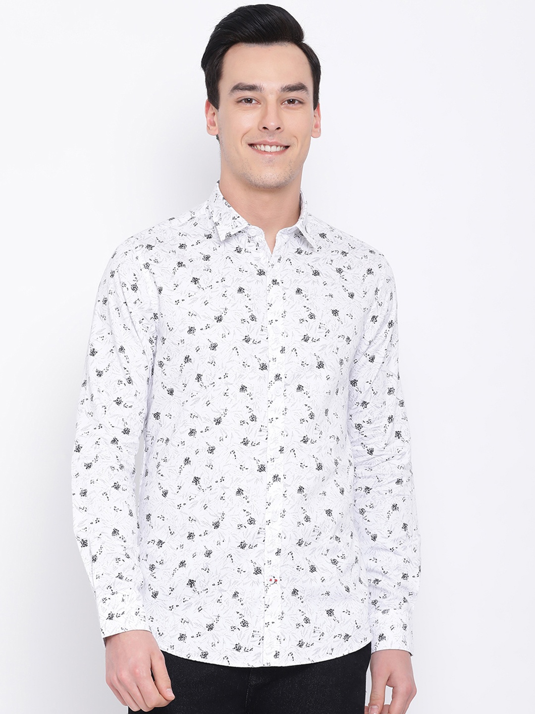 

Monte Carlo Men White Slim Fit Printed Casual Shirt