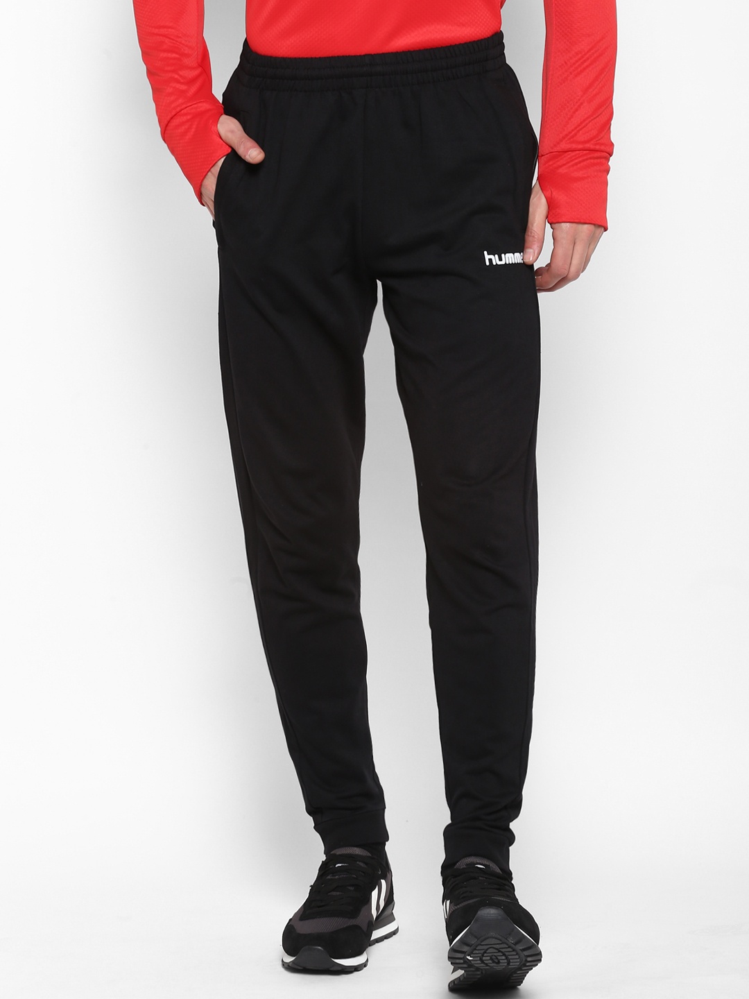 

hummel Men Black Solid Straight-Fit Joggers