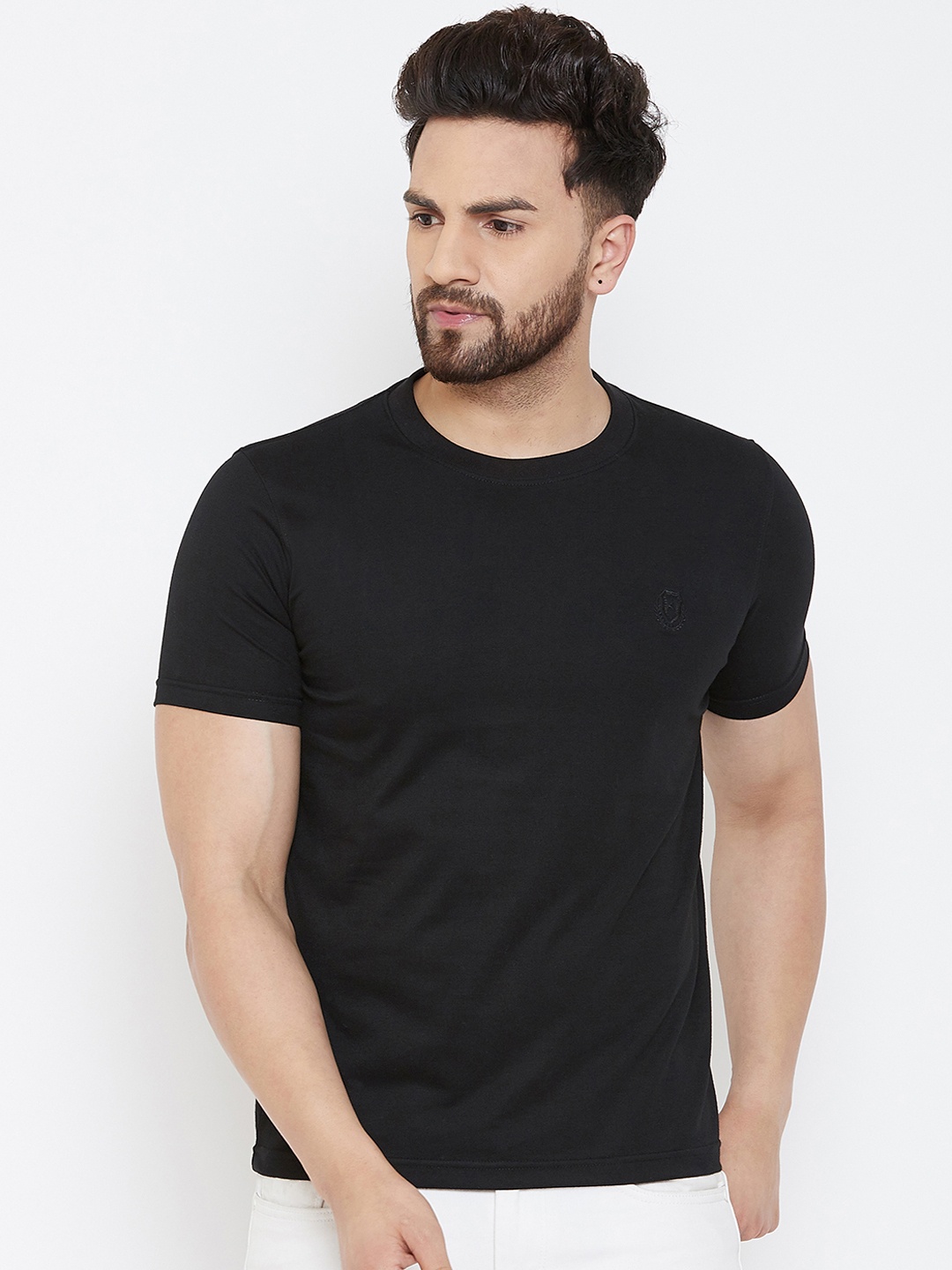 

Adobe Men Black Solid Round Neck T-shirt