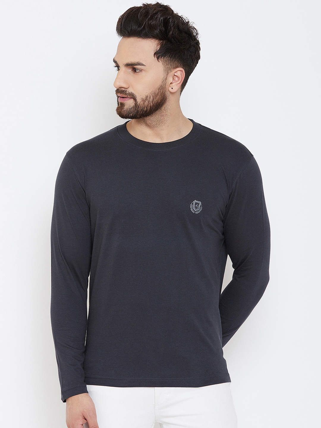 

Adobe Men Navy Blue Solid Round Neck T-shirt