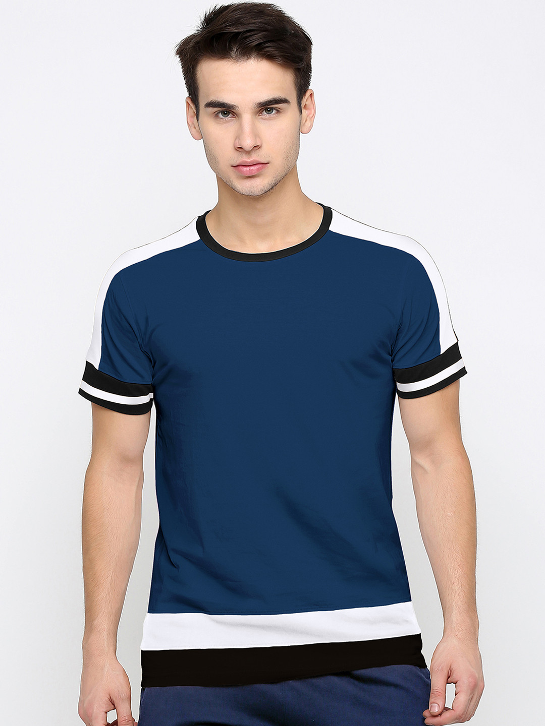 

Maniac Men Navy Blue & White Colourblocked Round Neck T-shirt