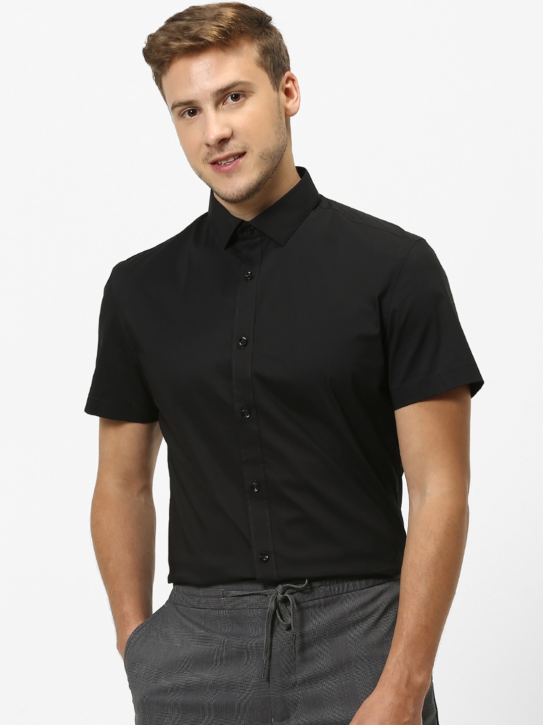 

Celio Men Black Slim Fit Solid Semiformal Shirt