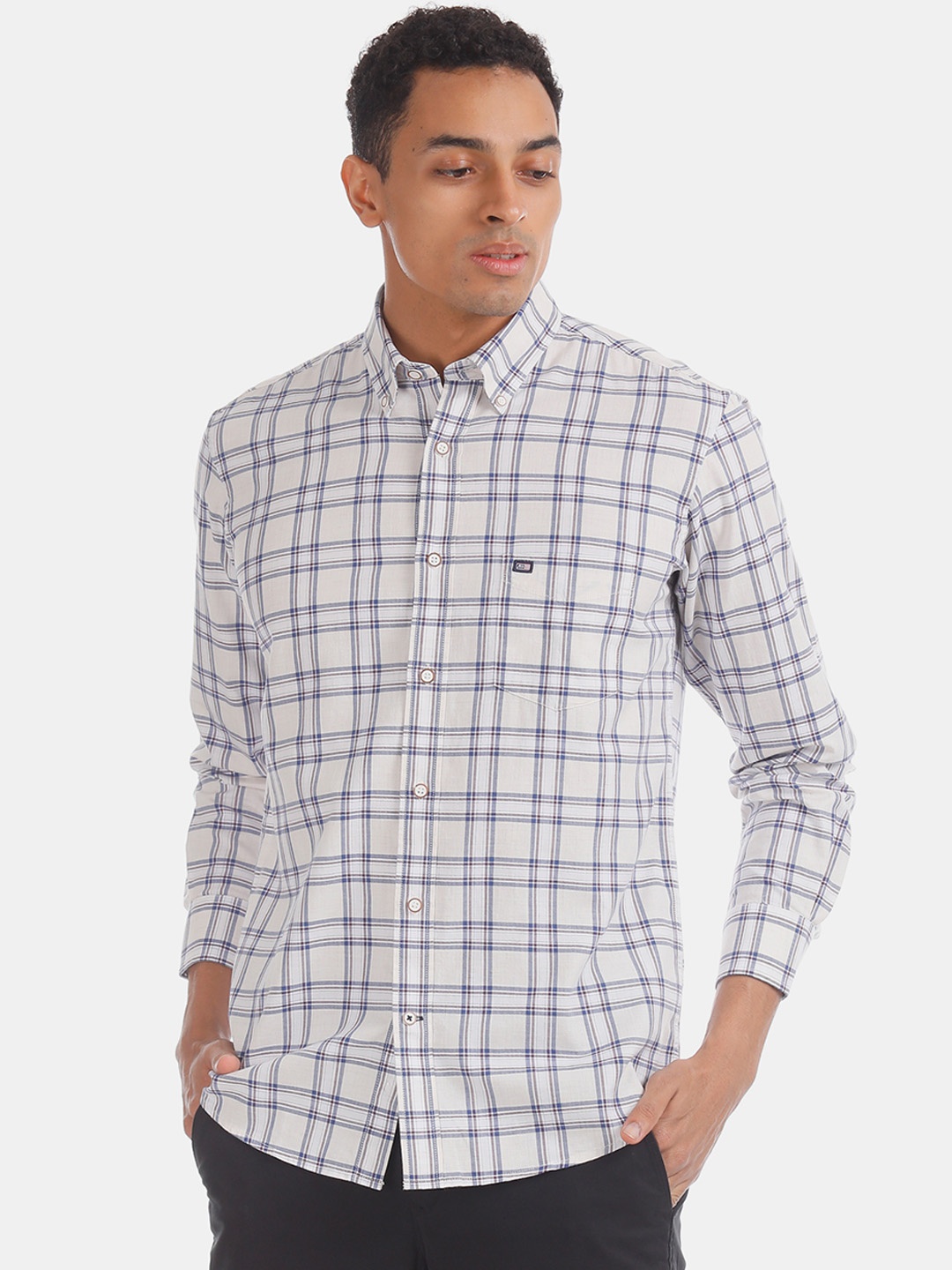 

Arrow Men White & Blue Regular Fit Checked Casual Shirt