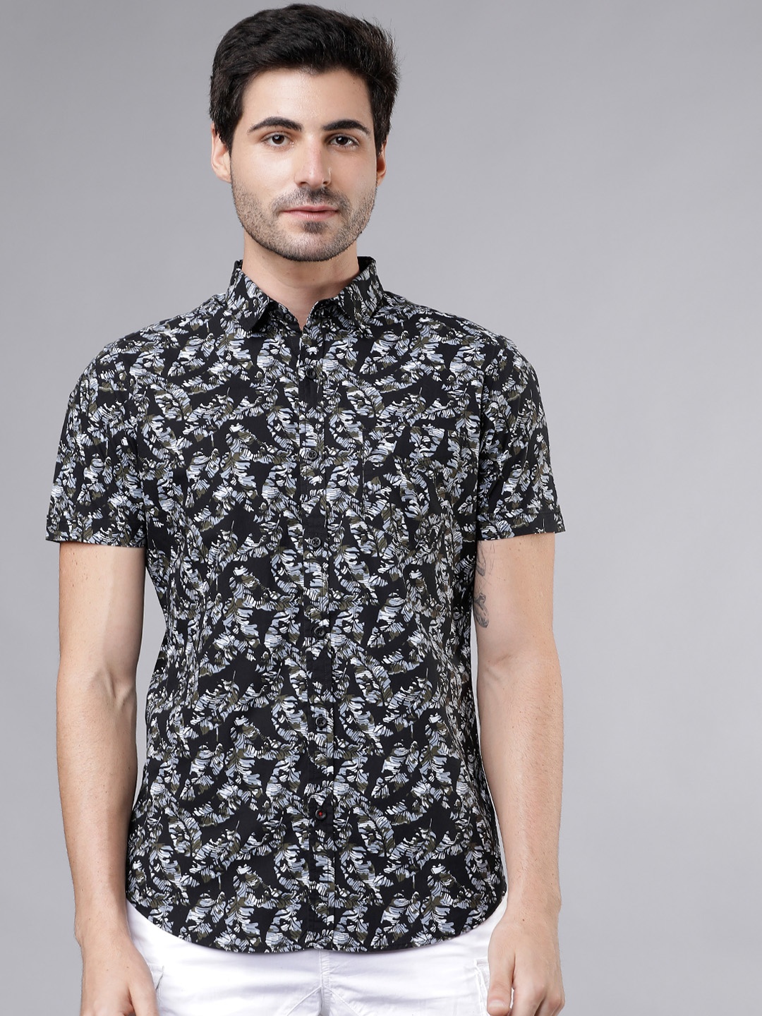 LOCOMOTIVE Men Black & Blue Slim Fit Printed Casual Shirt