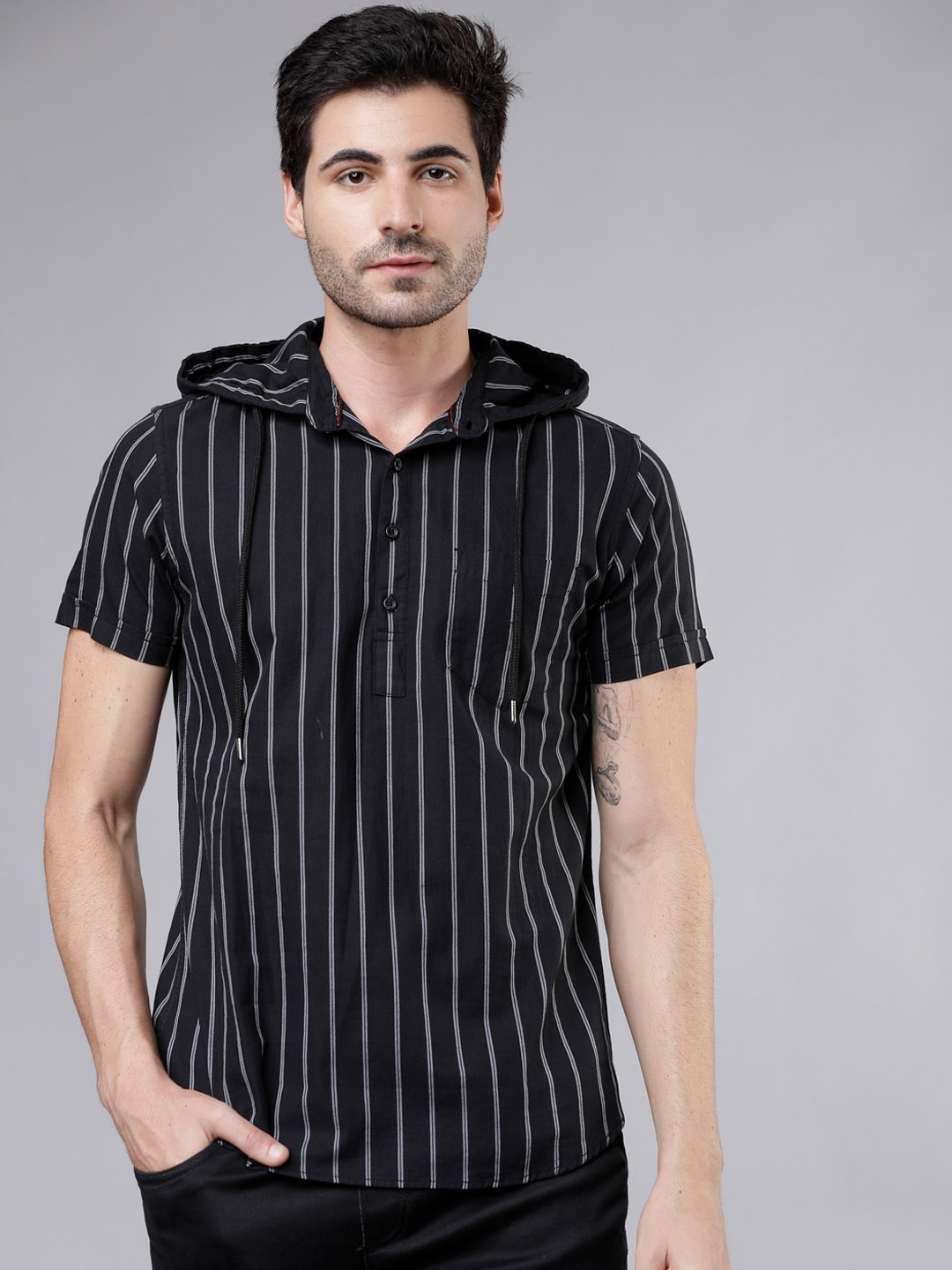 

LOCOMOTIVE Men Black & Off-White Slim Fit Striped Casual Shirt