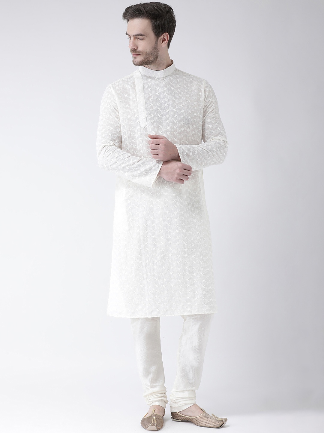 

DEYANN Men Off-White Embroidered Kurta with Churidar