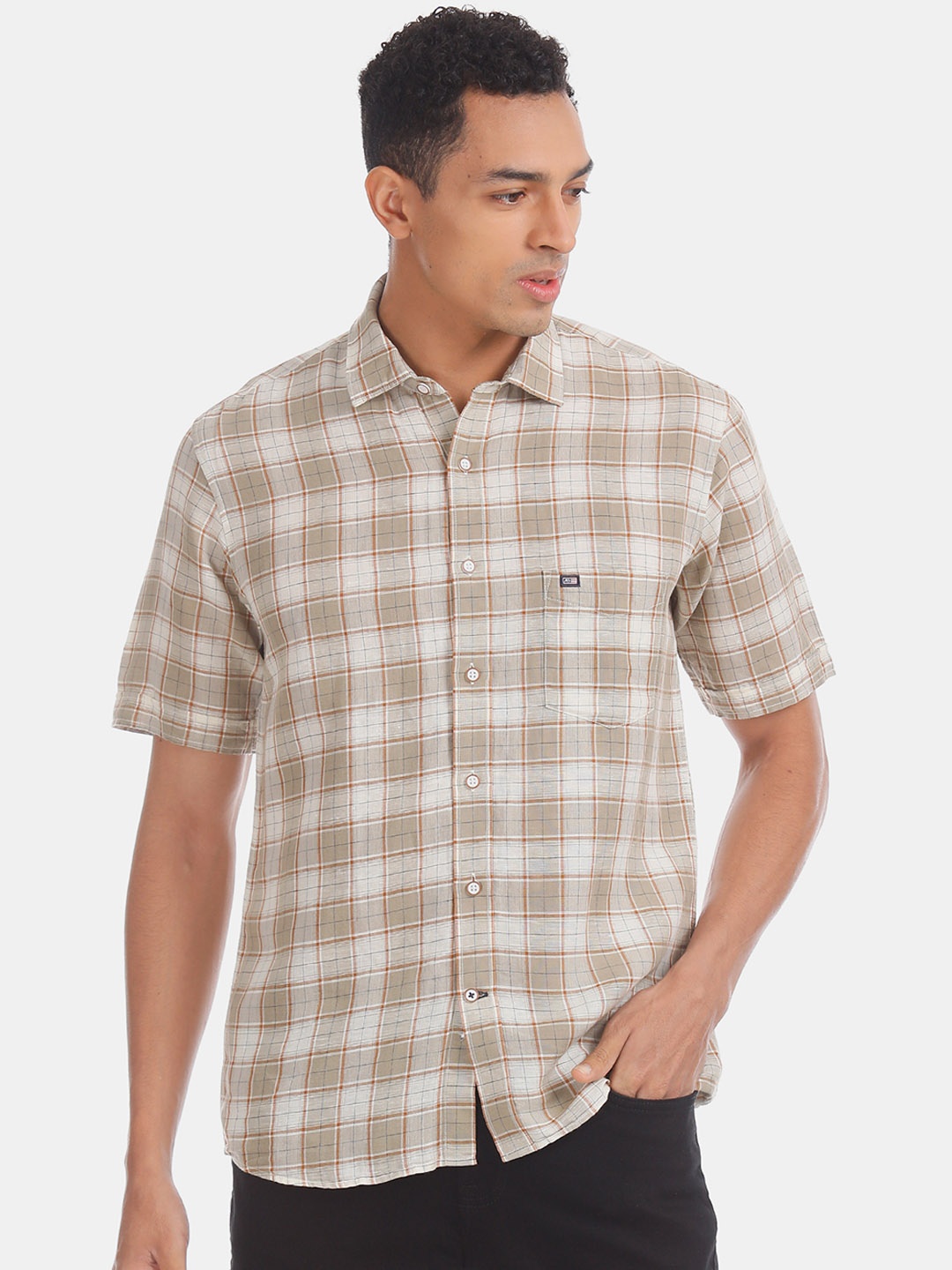 

Arrow Sport Men Beige & Off-White Regular Fit Checked Casual Shirt