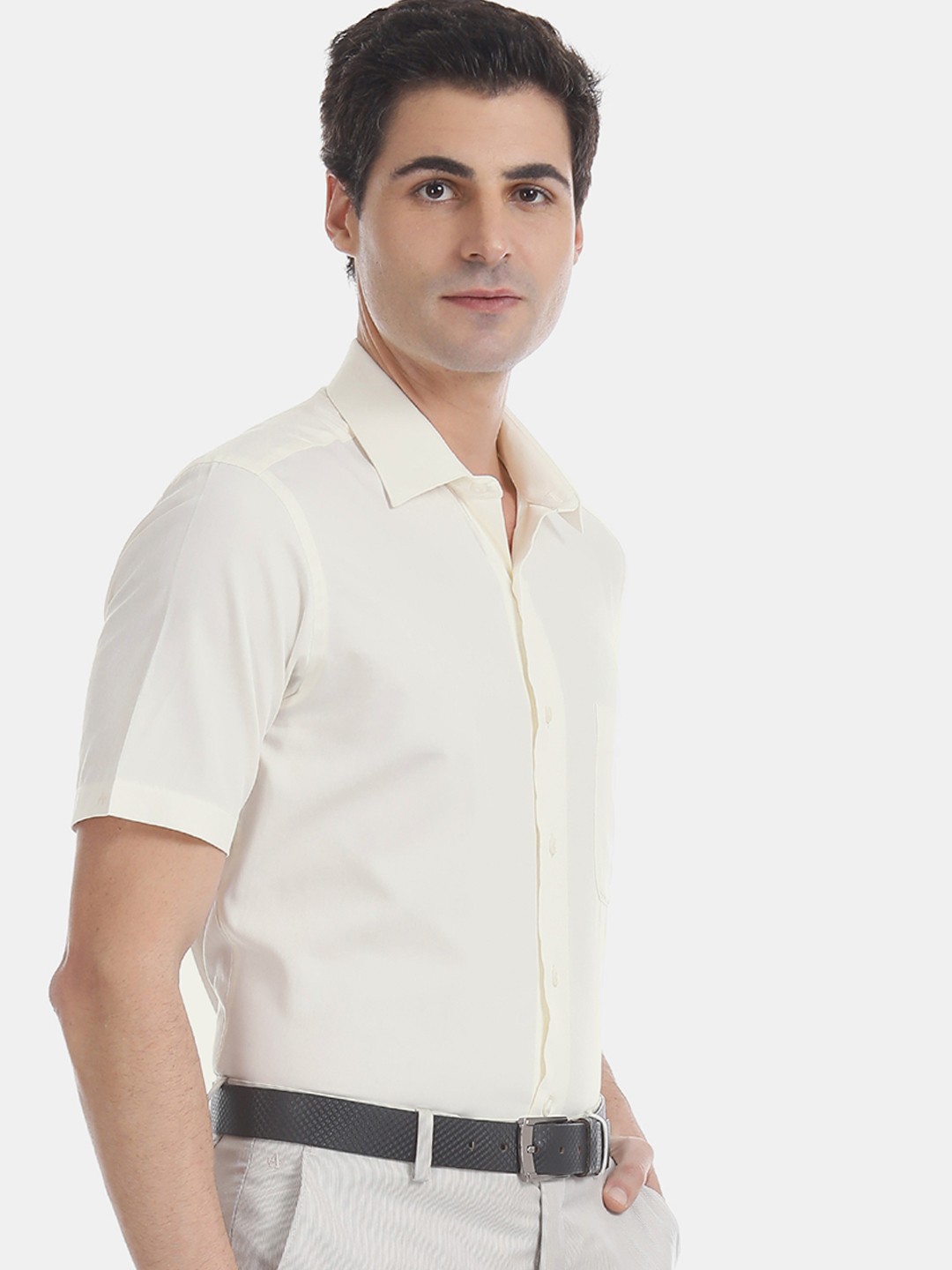 

Arrow Men Cream-Coloured Regular Fit Solid Formal Shirt