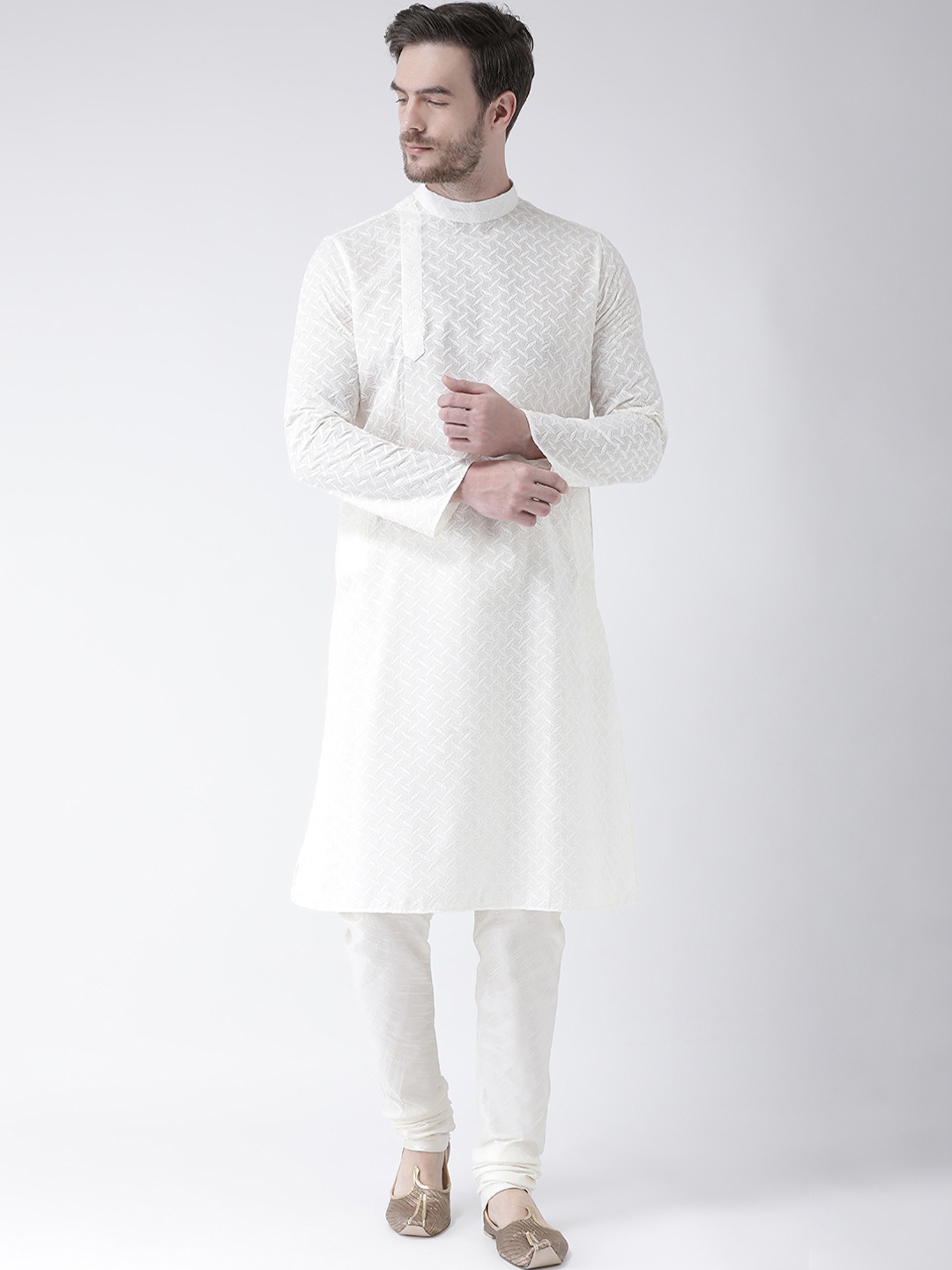 

DEYANN Men Off-White Embroidered Kurta with Churidar