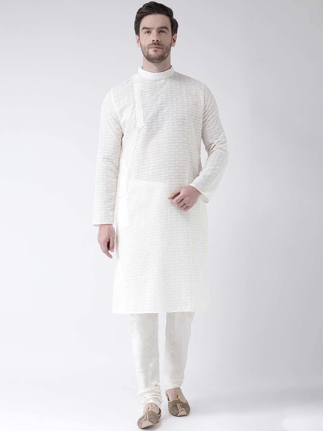 

DEYANN Men Off-White Embroidered Kurta with Churidar