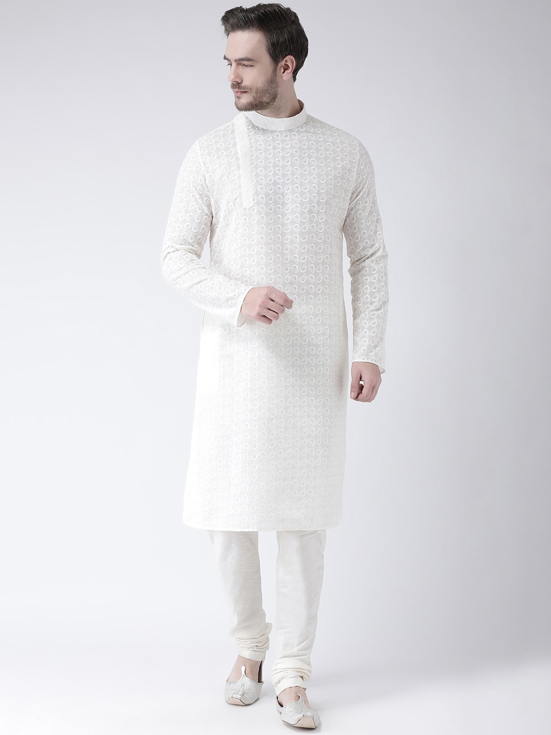 

DEYANN Men Off-White Embroidered Kurta with Churidar