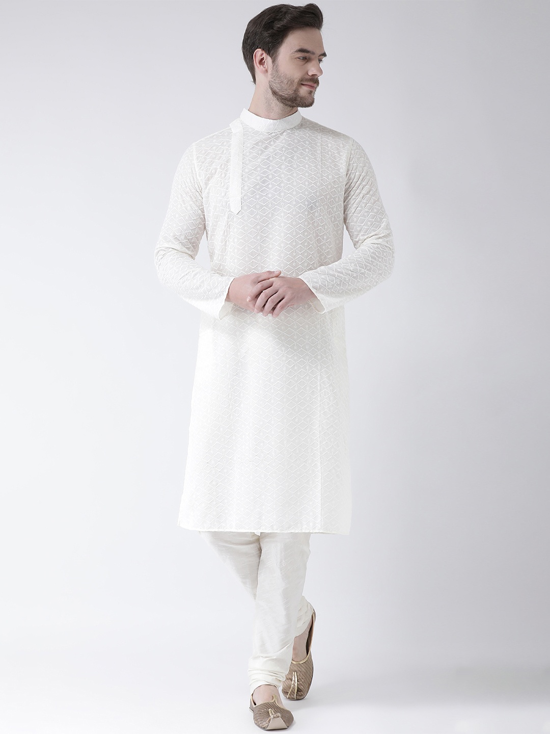 

DEYANN Men Off-White Embroidered Kurta with Churidar