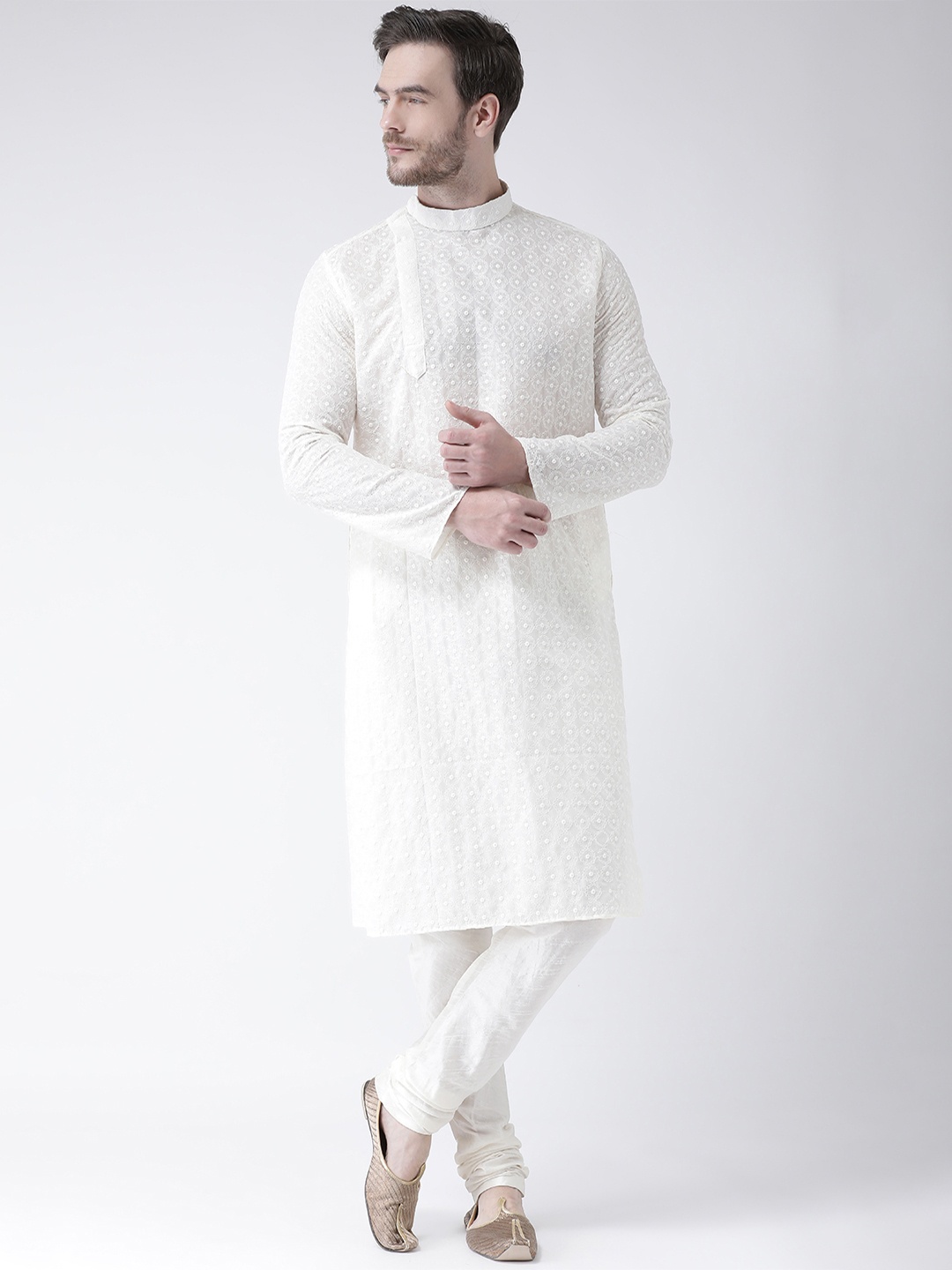 

DEYANN Men Off-White Embroidered Kurta with Churidar
