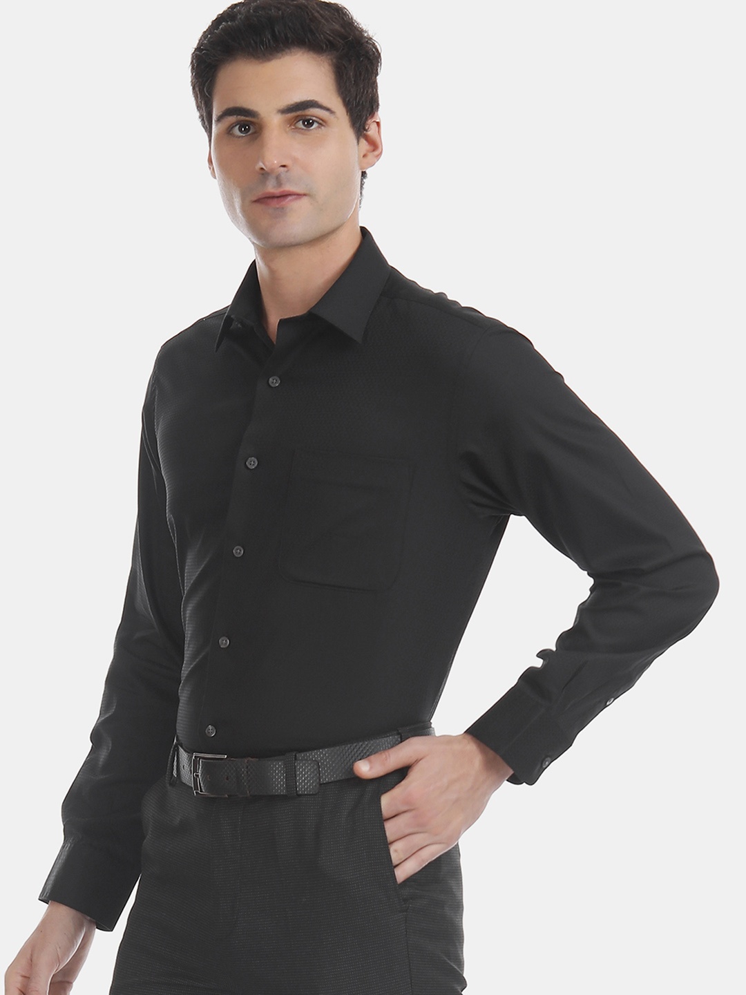 

Arrow Men Black Regular Fit Solid Formal Shirt