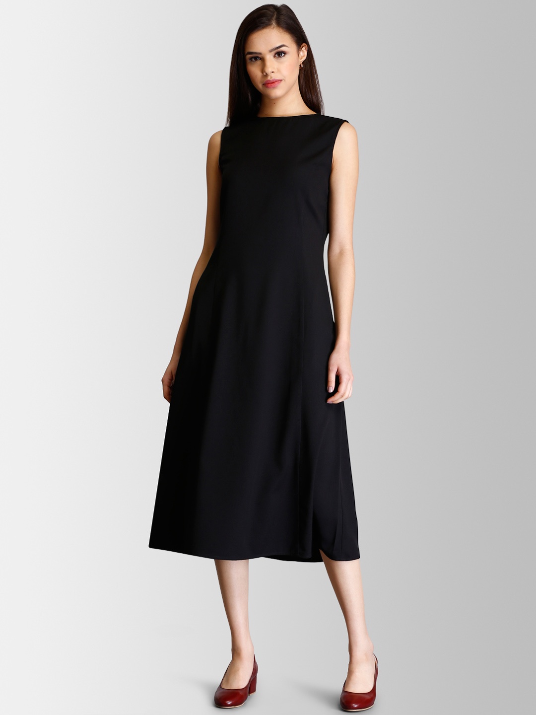

FableStreet Women Black Solid Fit and Flare Dress