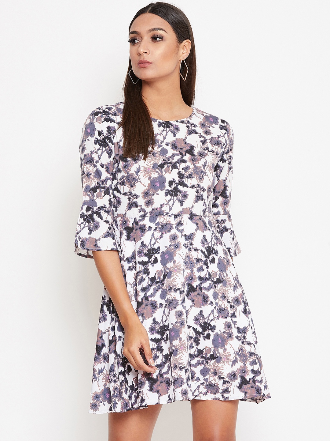 

La Zoire Women White & Grey Floral Printed Fit and Flare Dress