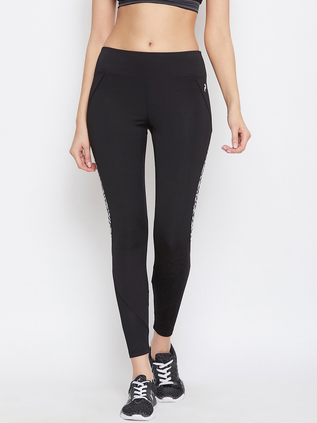 

PERFKT-U Women Black & White Rapid-Dry Printed Skinny-Fit Tights
