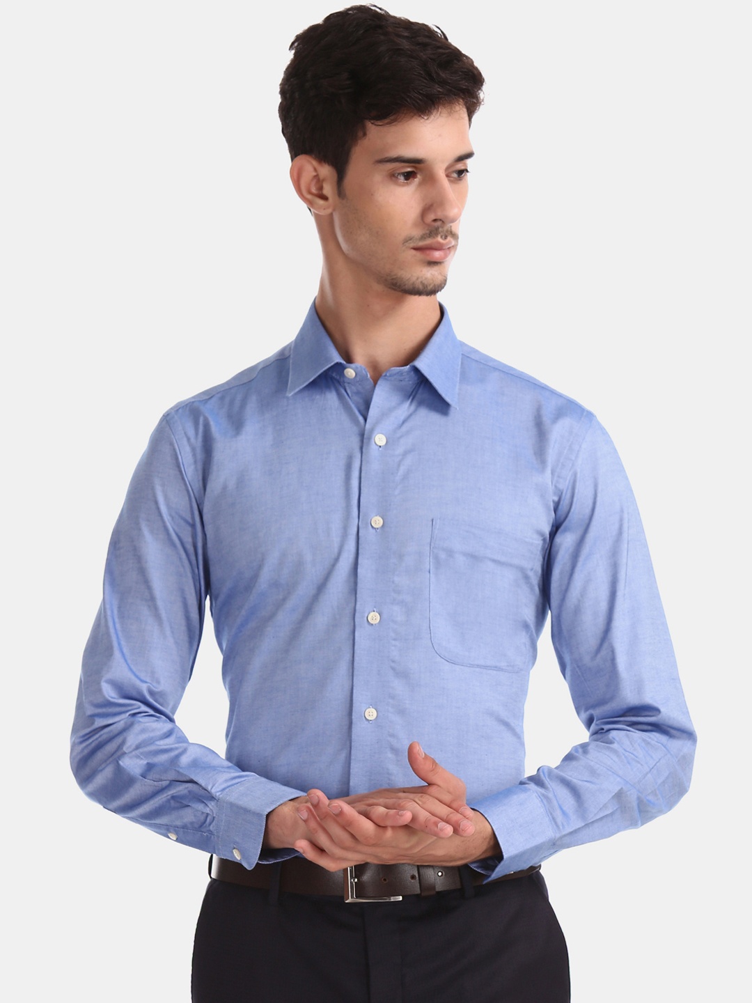 

Arrow Men Blue Regular Fit Solid Formal Shirt