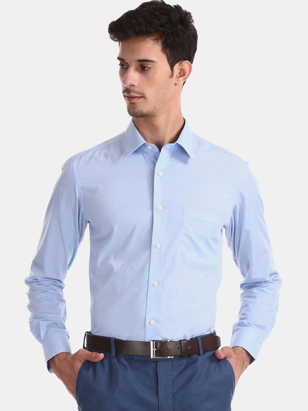 

Arrow Men Blue Regular Fit Solid Formal Shirt