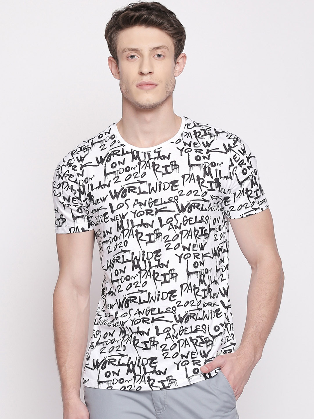 

SF JEANS by Pantaloons Men White & Black Printed Round Neck T-shirt