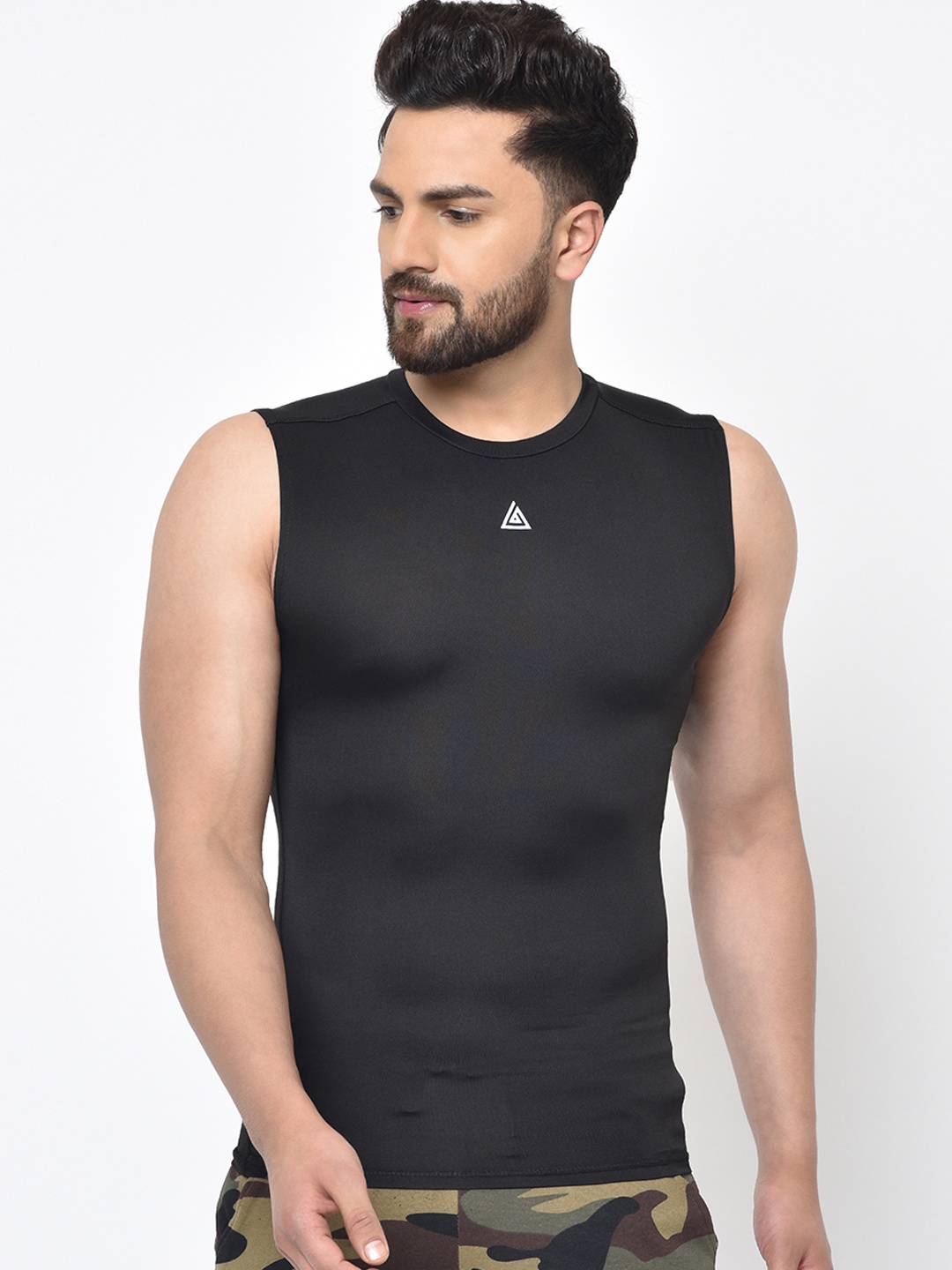 

Aesthetic Bodies Men Black Solid Round Neck T-shirt