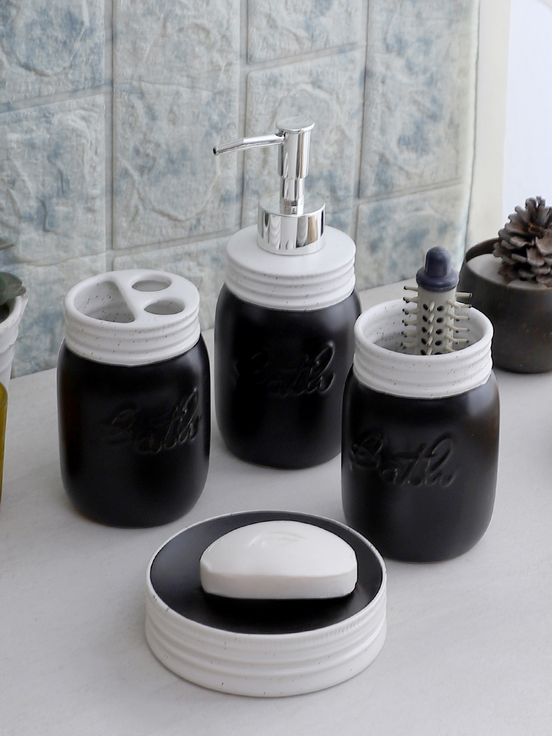Cortina 4-Piece Black & White Colourblocked Resin Bathroom Accessories