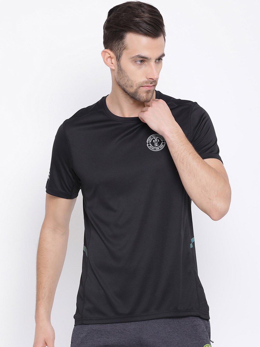 

rock.it Men Black Solid Round Neck T-shirt