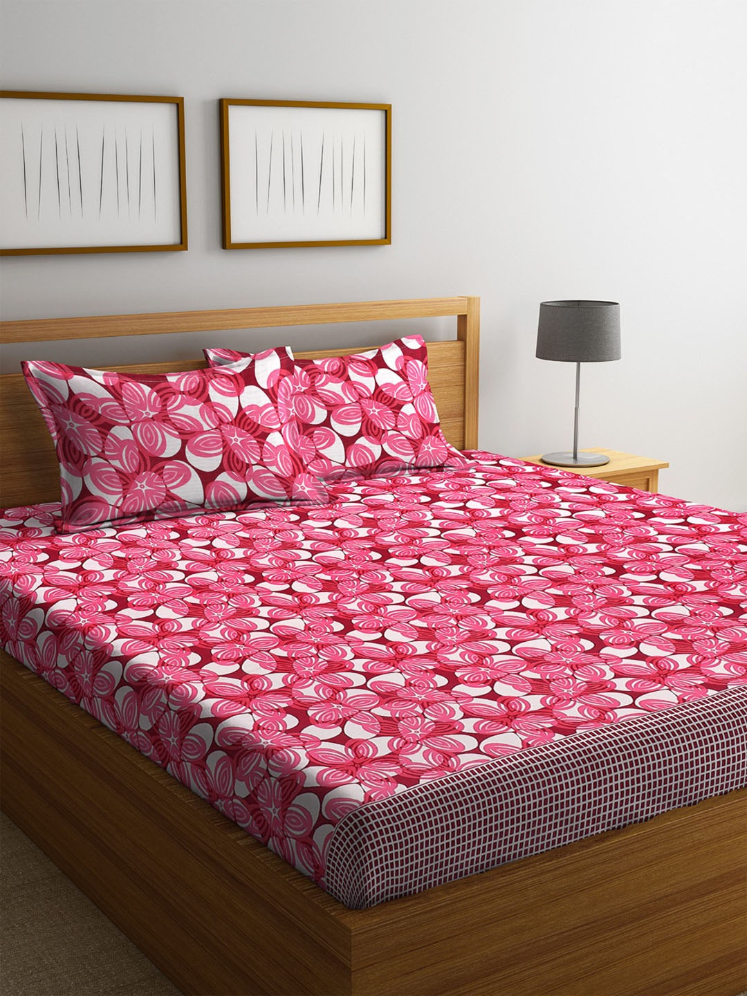 

ROMEE Pink Geometric 144 TC Cotton 1 Queen Bedsheet with 2 Pillow Covers