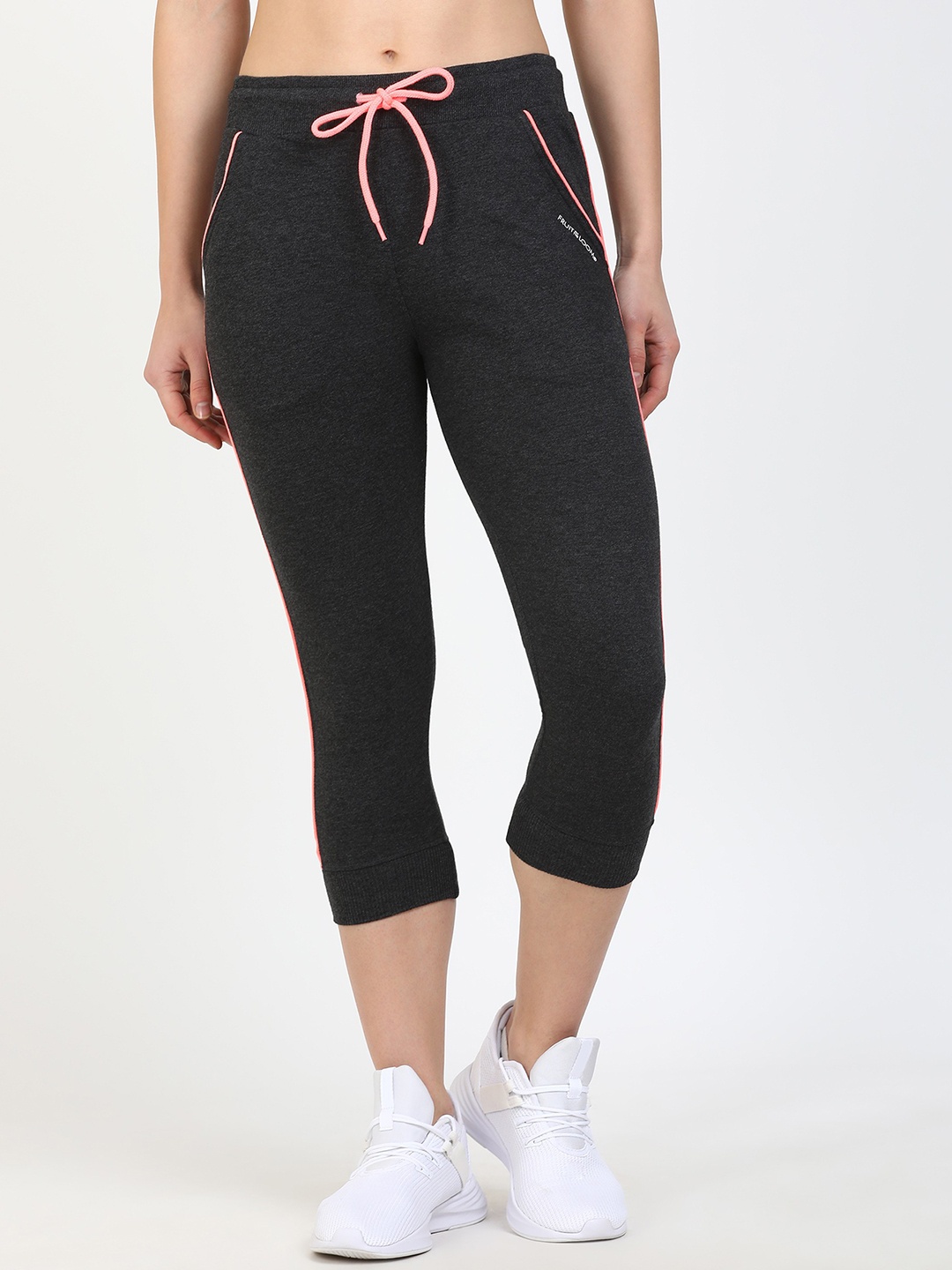 

Fruit of the loom Women Charcoal Grey Solid Slim Fit Intellifresh Play Sports Capris