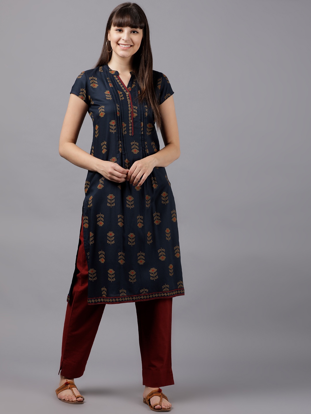 

Vishudh Women Navy Blue Printed Straight Kurta