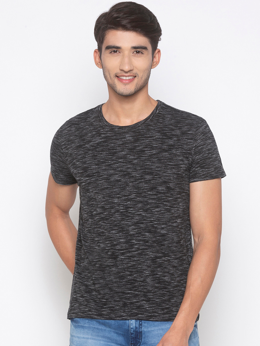 

Globus Men Black Solid Round Neck Slim Fit T-shirt