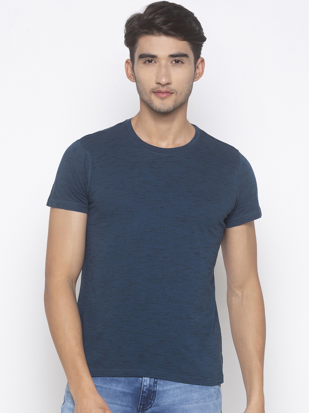 

Globus Men Teal Blue Solid Round Neck Slim Fit T-shirt