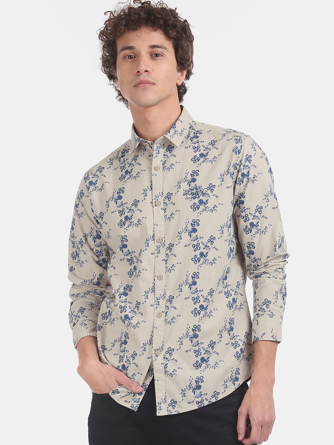 

Ed Hardy Men Beige & Blue Regular Fit Printed Casual Shirt