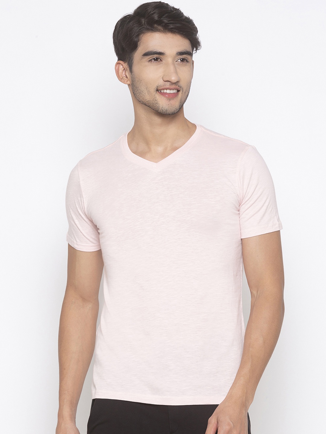 

Globus Men Pink Solid V-Neck Slim Fit T-shirt